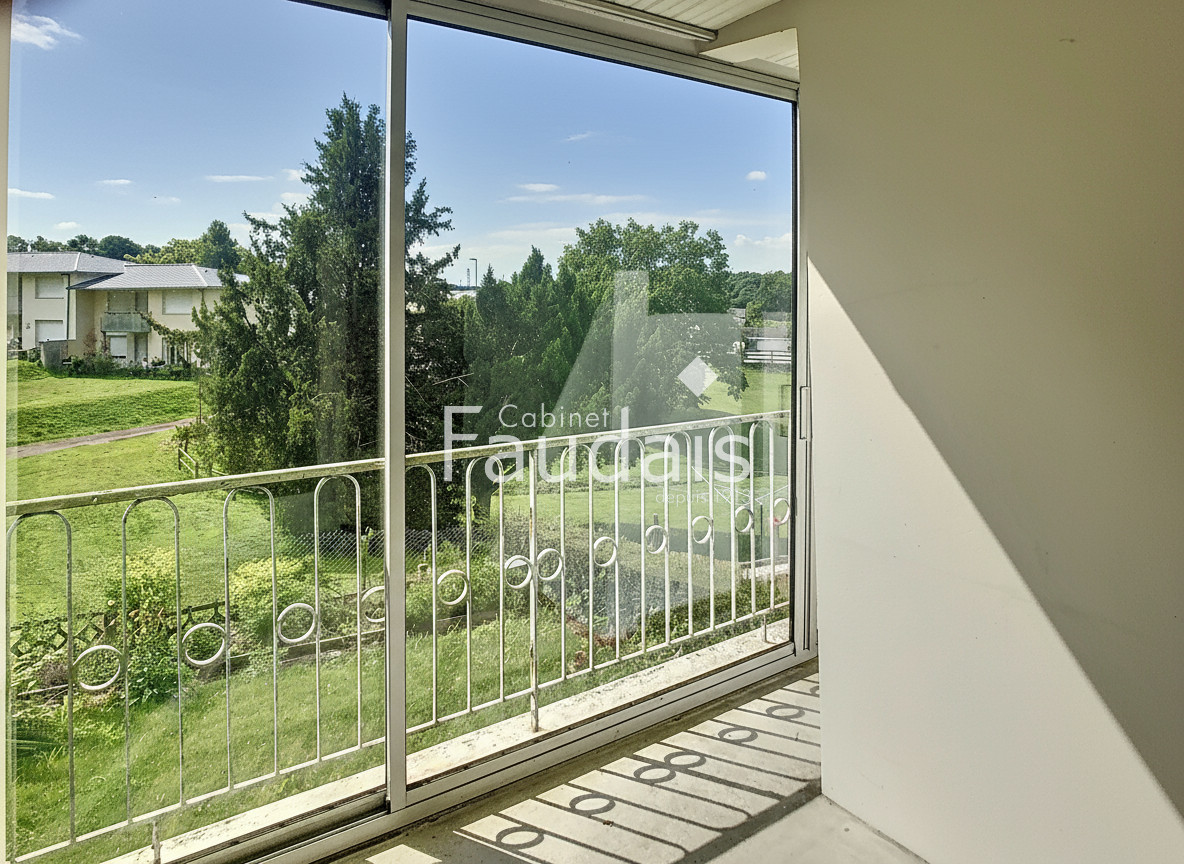 
                                                Vente
                                                 Maison mitoyenne à vendre à Saint-Lô avec jardin, sous-sol c