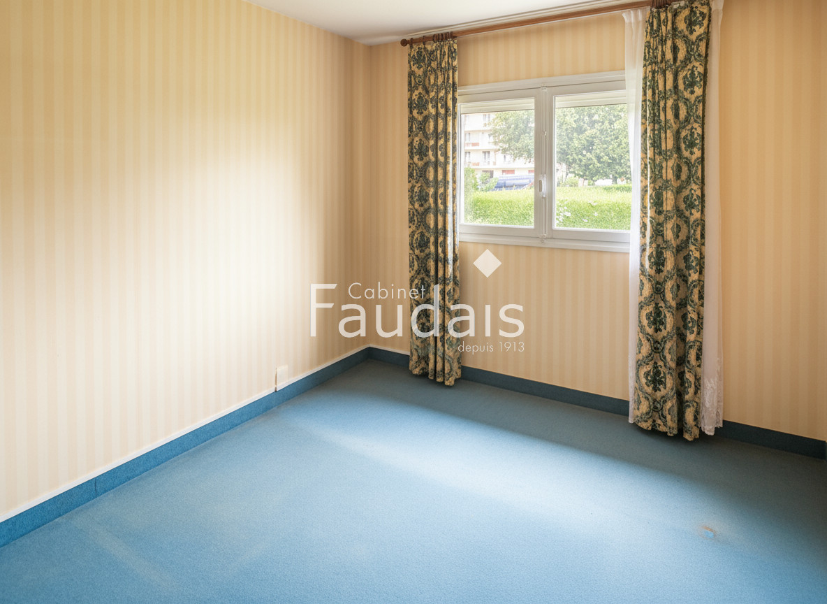 
                                                Vente
                                                 Maison mitoyenne à vendre à Saint-Lô avec jardin, sous-sol c