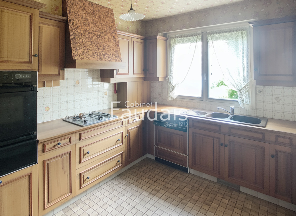 
                                                Vente
                                                 Maison mitoyenne à vendre à Saint-Lô avec jardin, sous-sol c