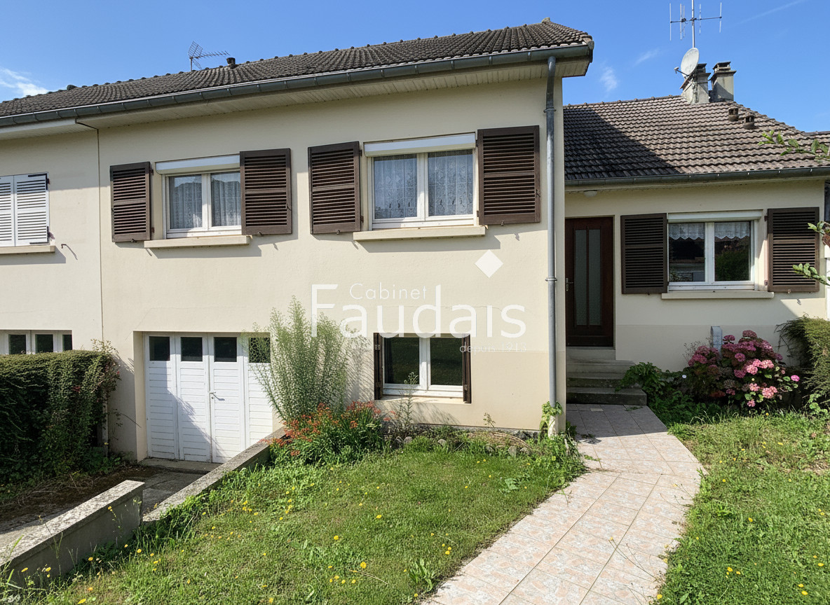 
                                                Vente
                                                 Maison mitoyenne à vendre à Saint-Lô avec jardin, sous-sol c