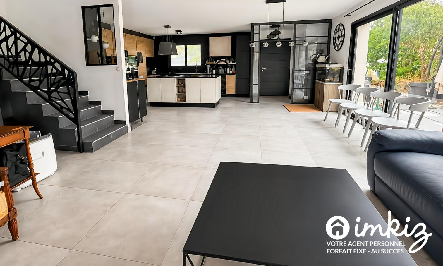 
                                                Vente
                                                 Maison moderne 6 pièces avec piscine