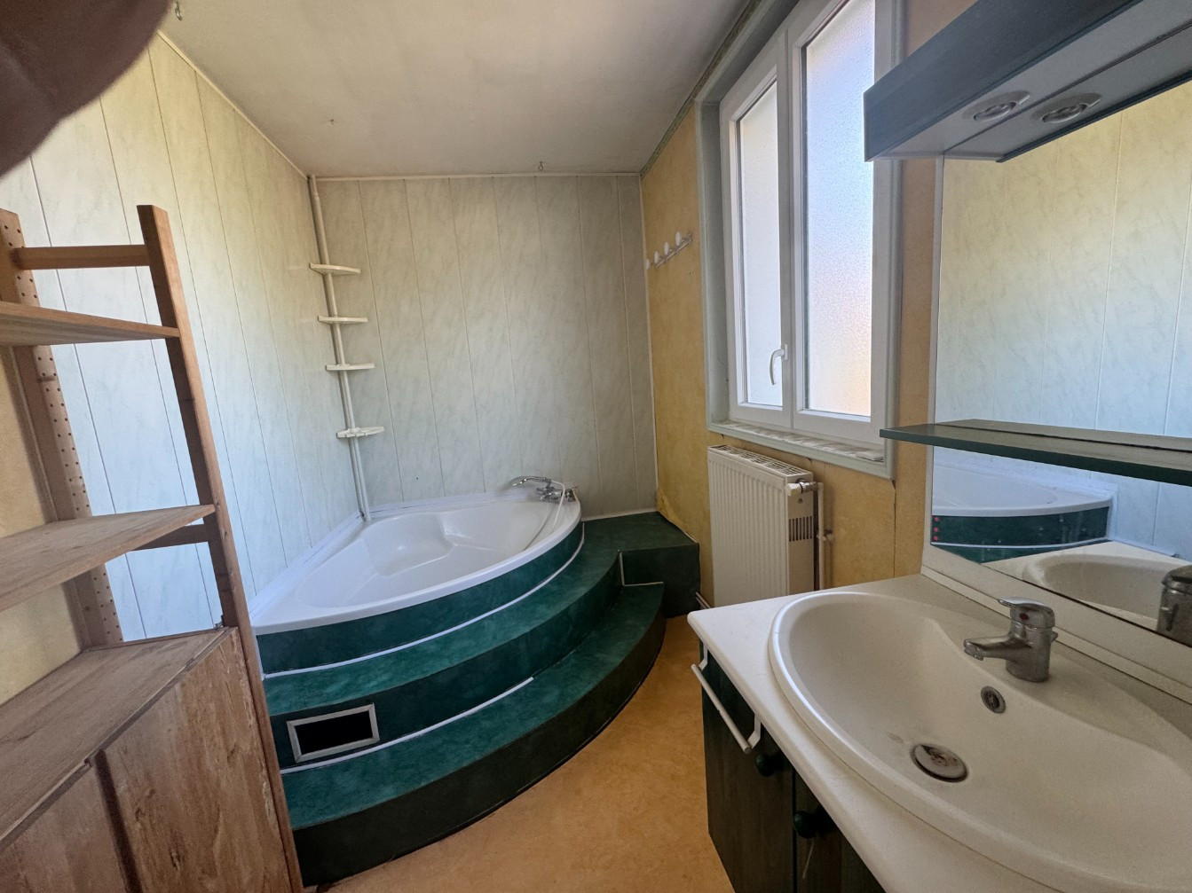 
                                                Vente
                                                 Maison - MORNAND EN FOREZ AVEC PISCINE