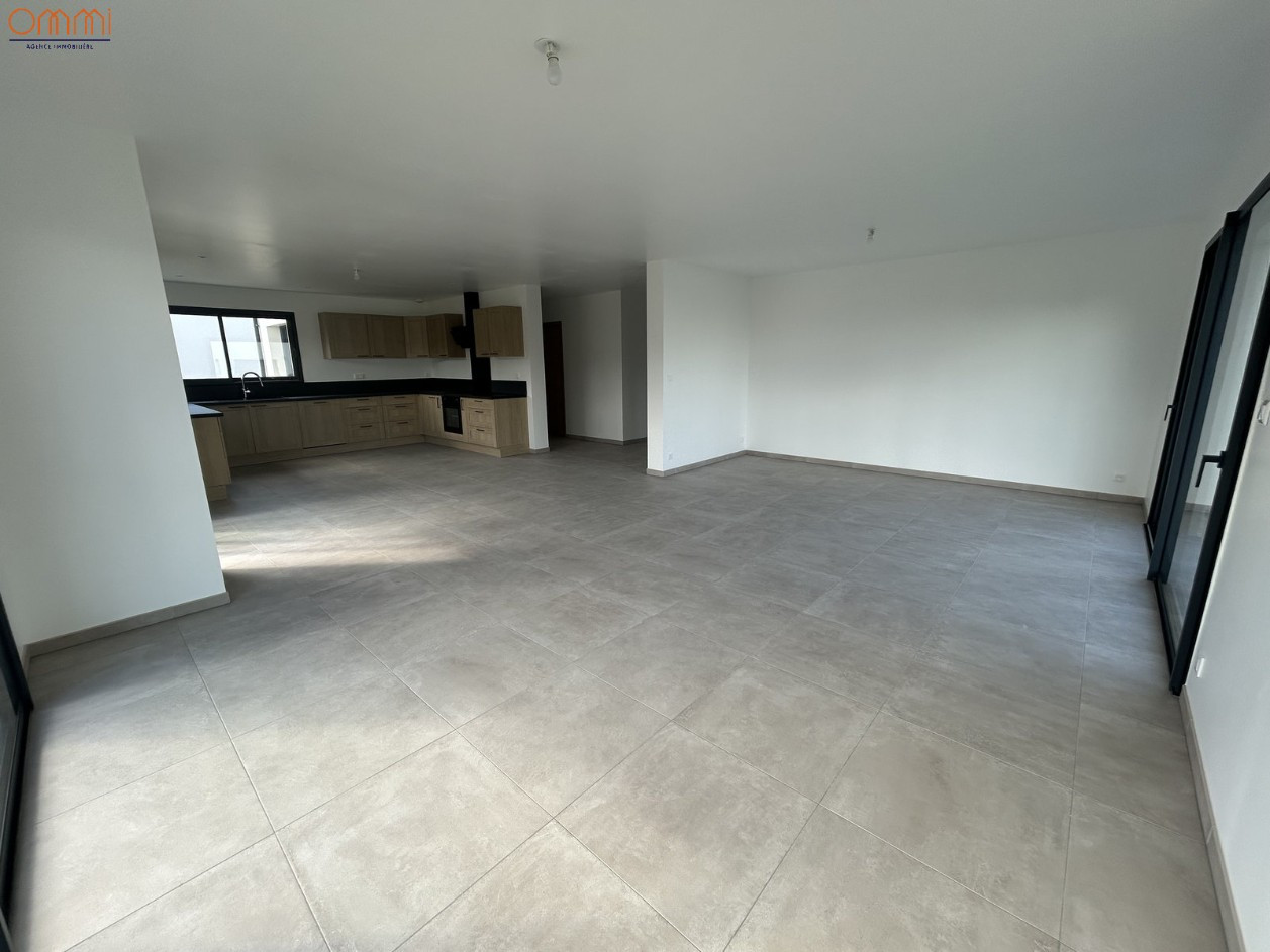 
                                                Location
                                                 Maison neuve 3 chambres garage proche Amiens
