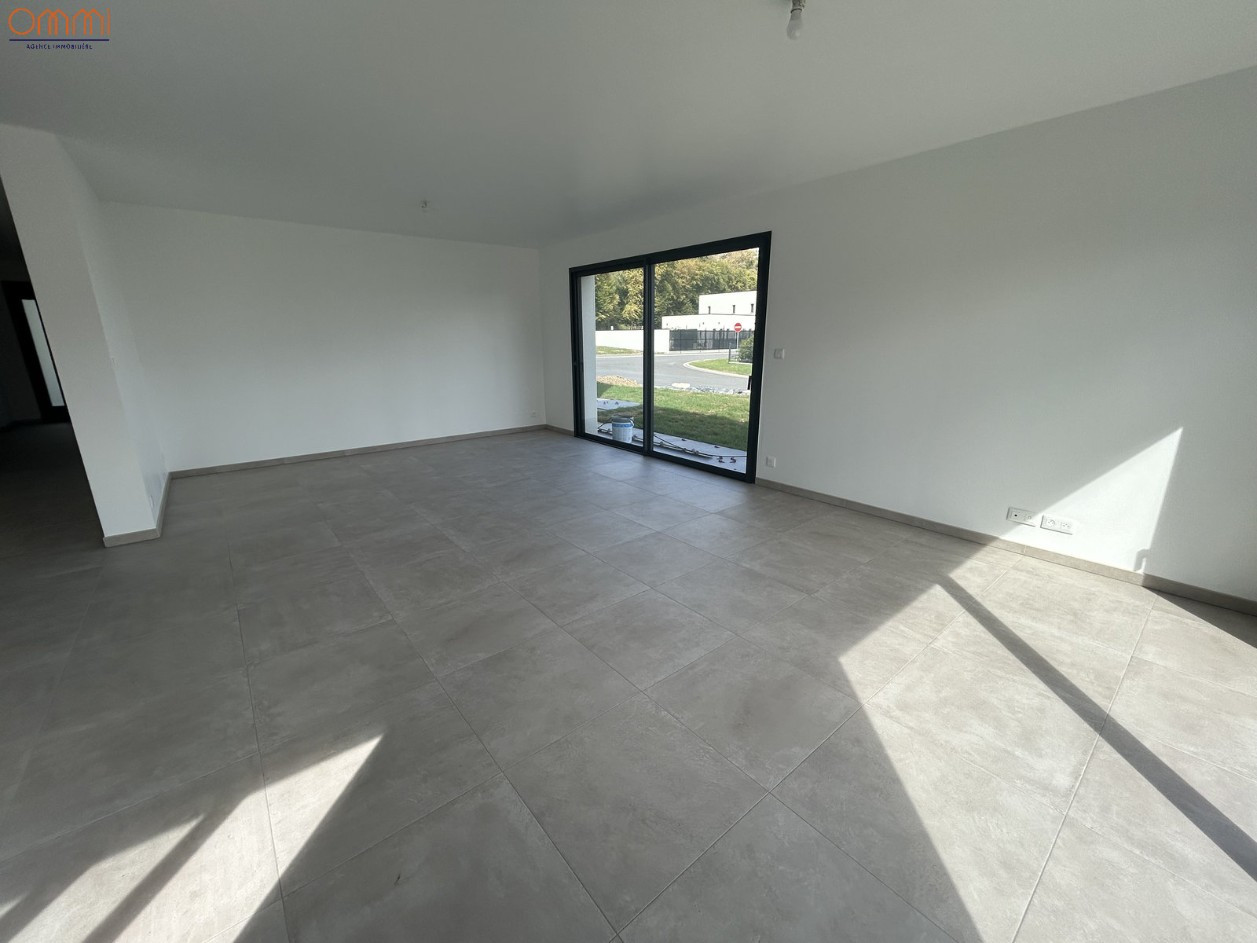 
                                                Location
                                                 Maison neuve 3 chambres garage proche Amiens
