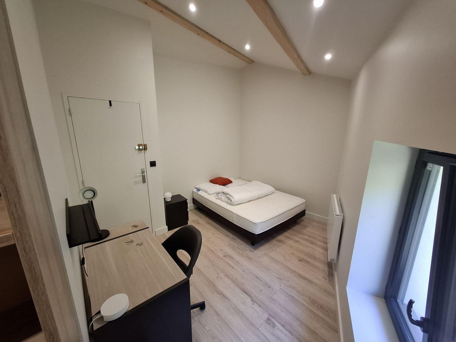 
                                                Colocation
                                                 Maison neuve calme près des HCL Lyon Sud / métro B