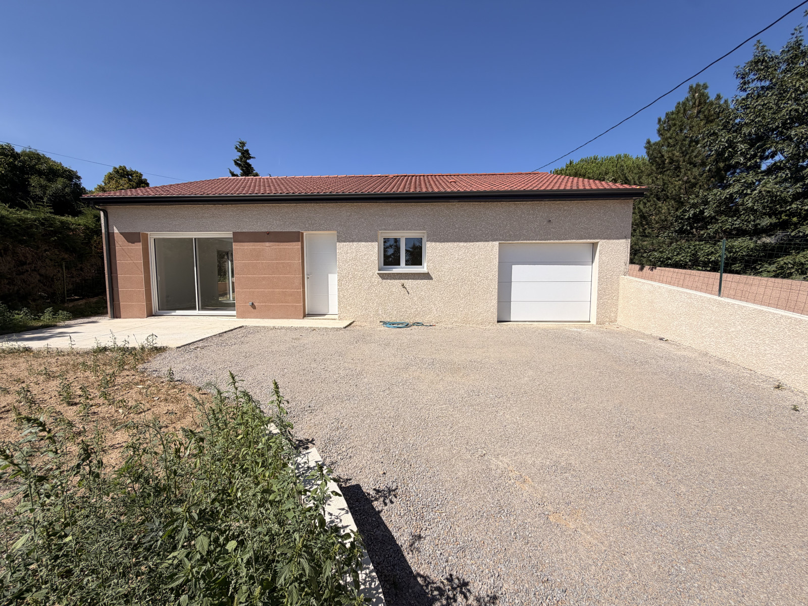 
                                                Vente
                                                 🏡 Maison plain-pied  96 m² Terrain 739 m²