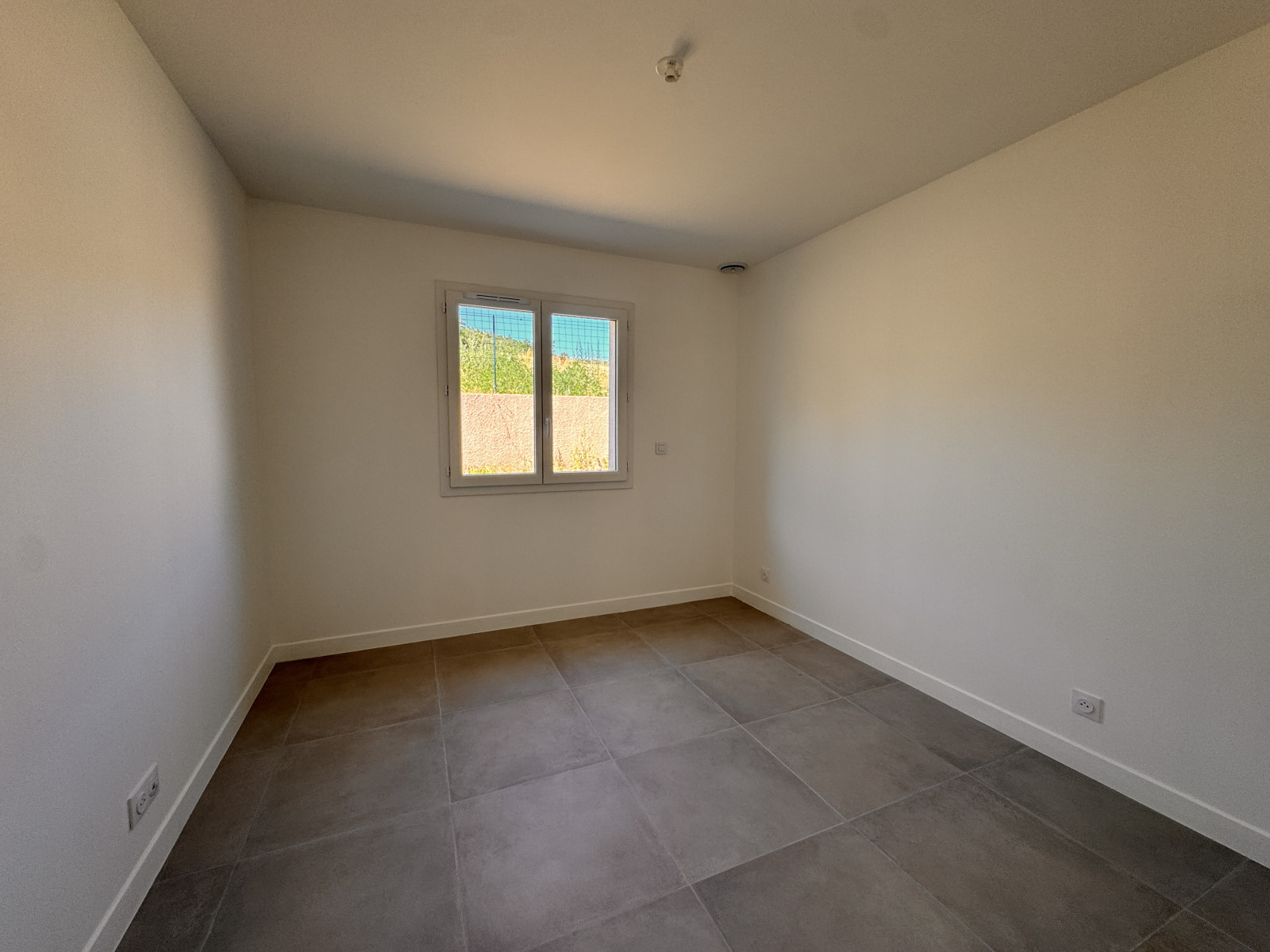 
                                                Vente
                                                 🏡 Maison plain-pied  96 m² Terrain 739 m²