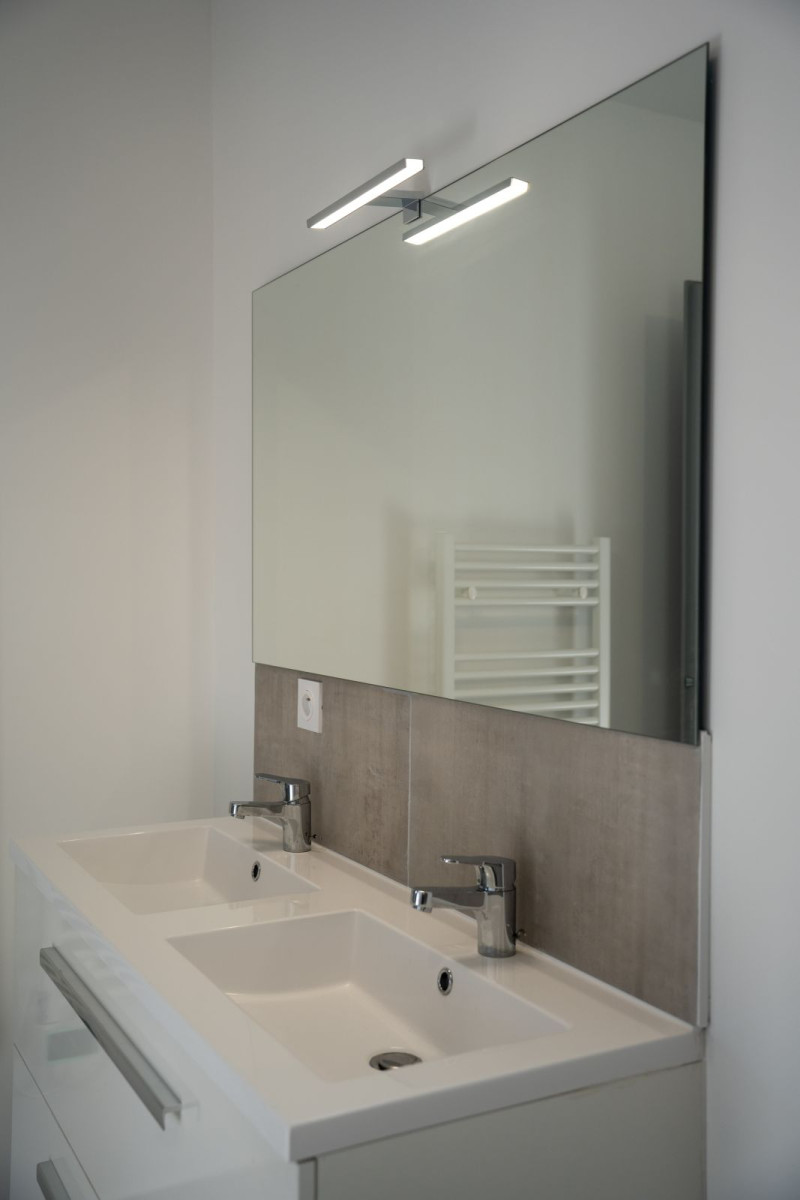 
                                                Location
                                                 Maison neuve, quartier calme.