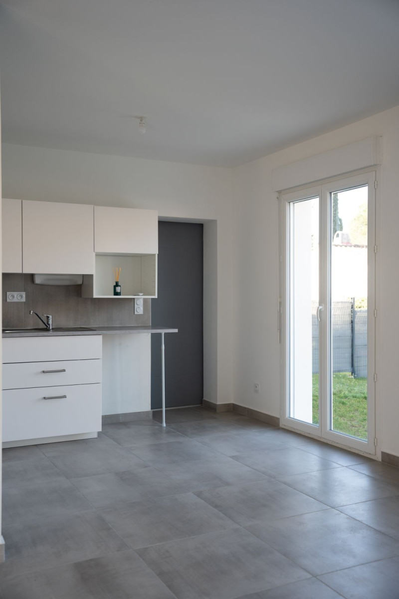 
                                                Location
                                                 Maison neuve, quartier calme.