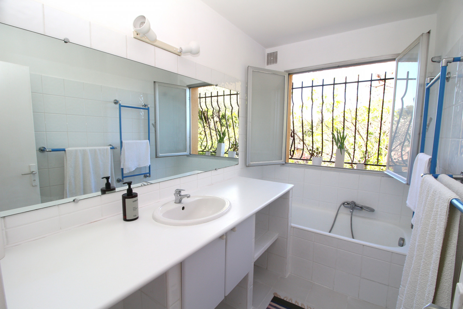 
                                                Vente
                                                 Maison Nice Gairaut 108m2 Vue Mer au calme avec 600m2 de jardin