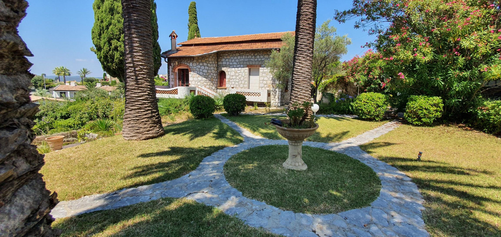 
                                                Vente
                                                 Maison OFF MARKET Cagnes sur Mer Art déco Vue Mer