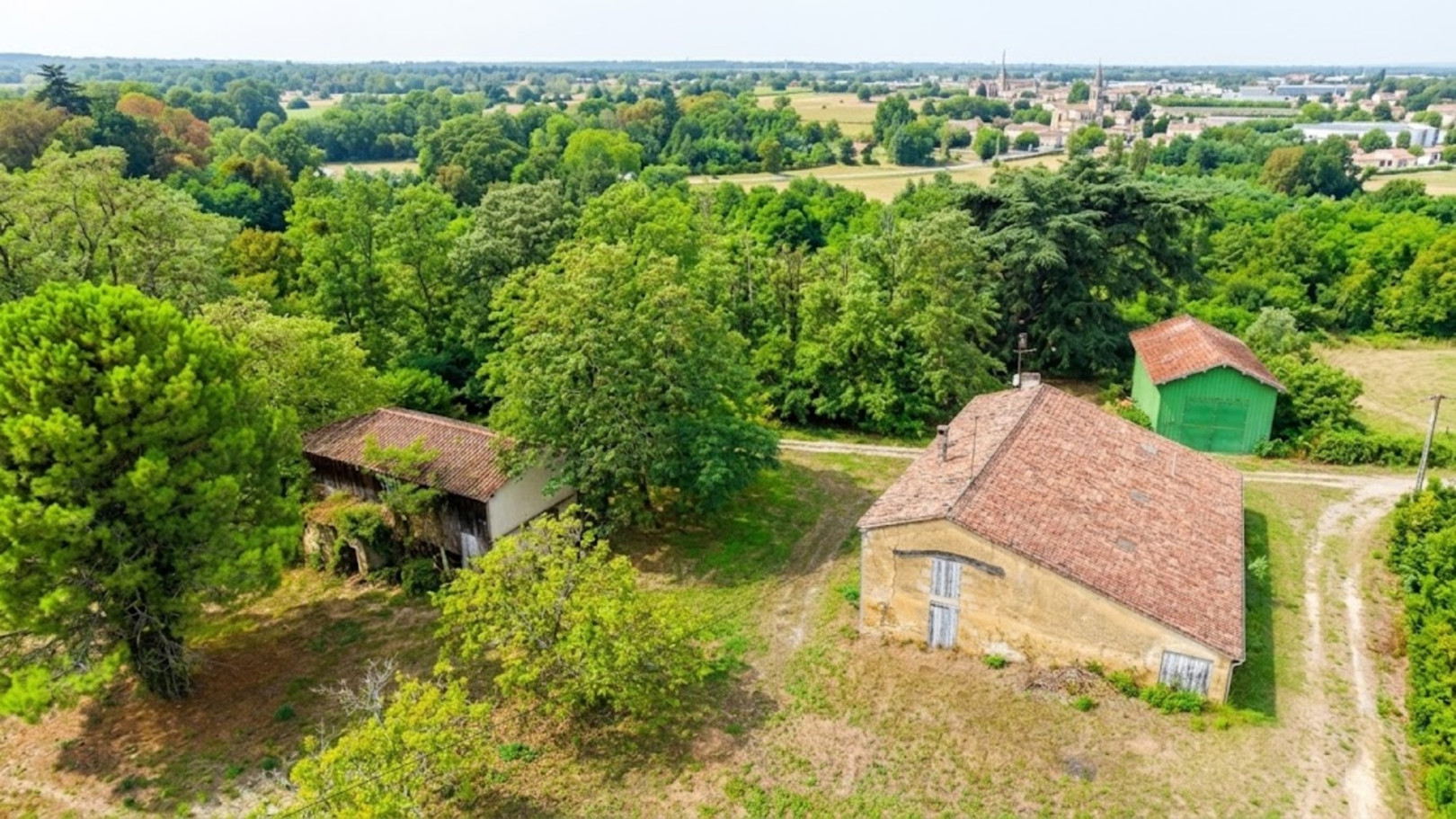 
                                                Vente
                                                 Maison pierre avec chai et terrain Langon