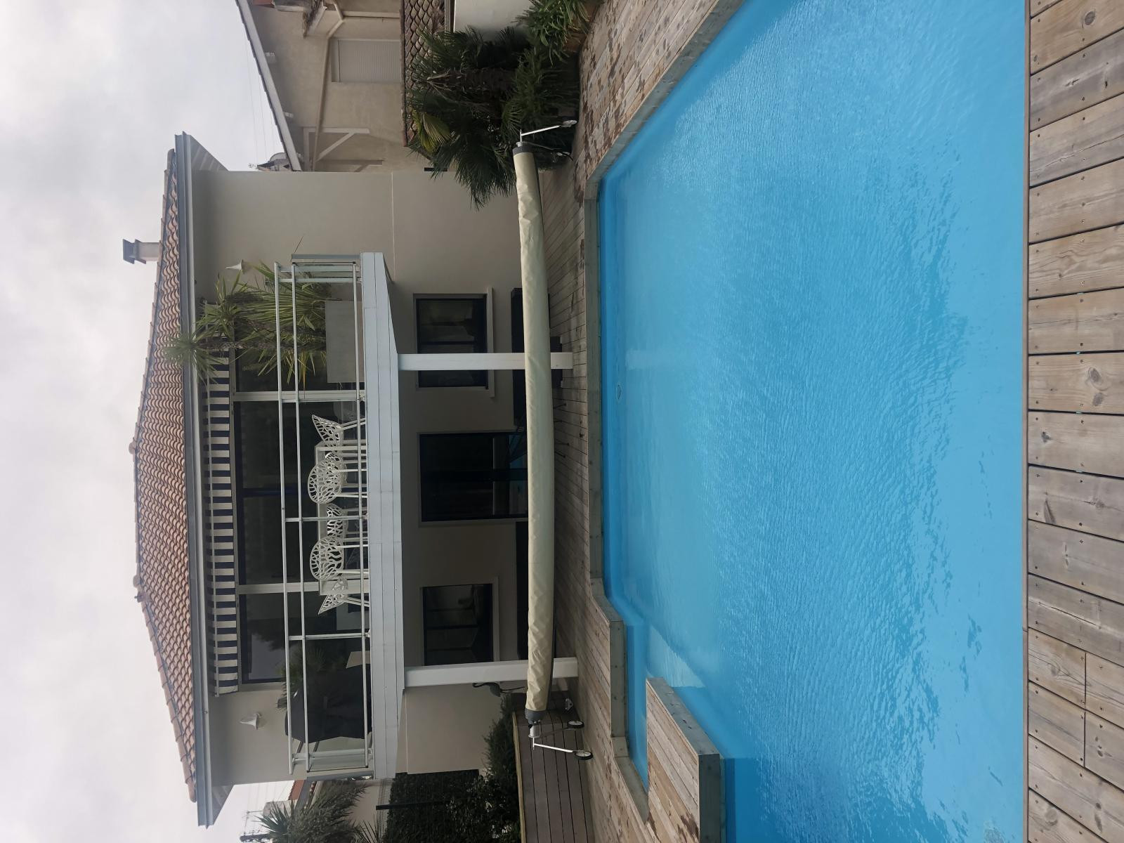 
                                                Location
                                                 Maison piscine 4 chambres 5 min centre ville plage