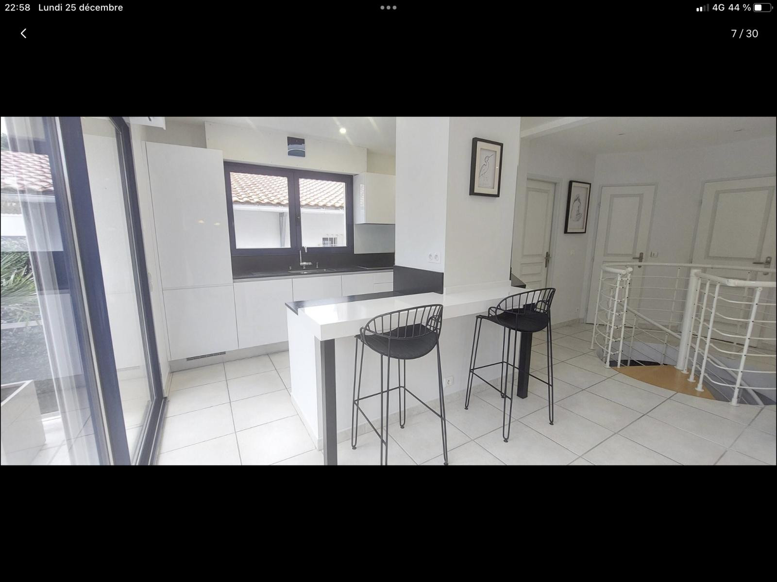 
                                                Location
                                                 Maison piscine 4 chambres 5 min centre ville plage