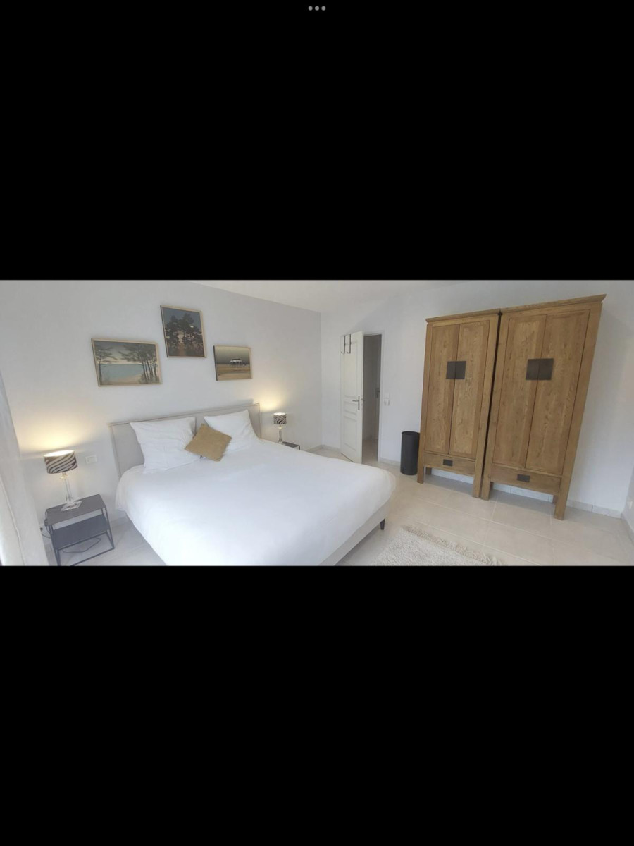 
                                                Location
                                                 Maison piscine 4 chambres 5 min centre ville plage