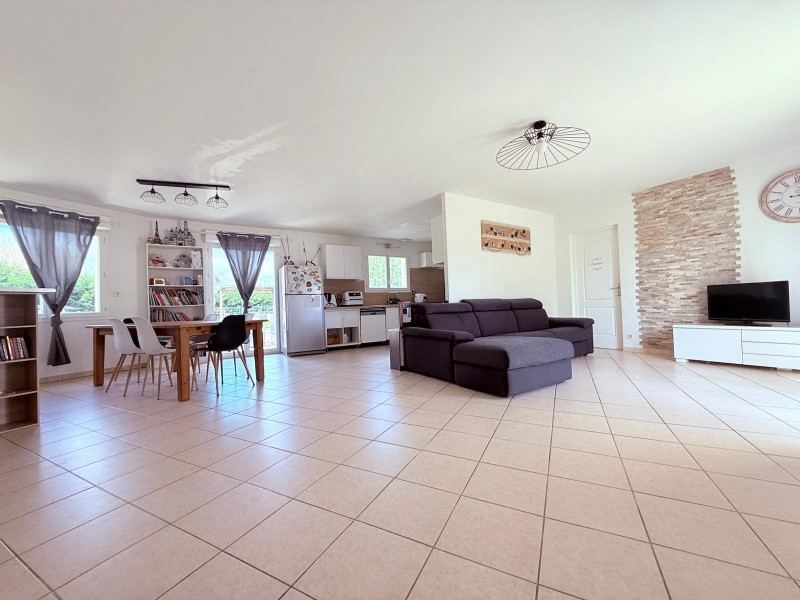 
                                                Vente
                                                 Maison plain-pied 130 m² – 4 chambres – piscine – terrain 3 200 m² – assainissement conforme
