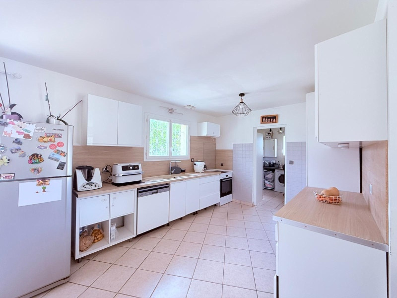 
                                                Vente
                                                 Maison plain-pied 130 m² – 4 chambres – piscine – terrain 3 200 m² – assainissement conforme