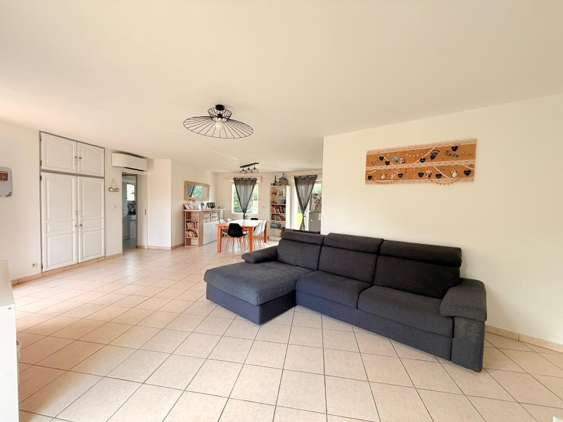 
                                                Vente
                                                 Maison plain-pied 130 m² – 4 chambres – piscine – terrain 3 200 m² – assainissement conforme