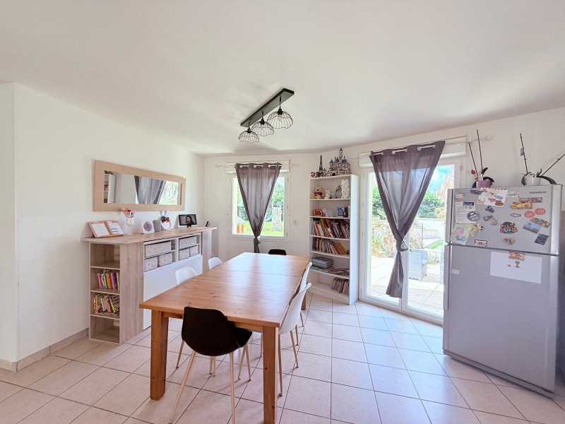 
                                                Vente
                                                 Maison plain-pied 130 m² – 4 chambres – piscine – terrain 3 200 m² – assainissement conforme