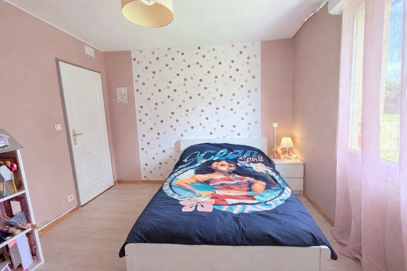 
                                                Vente
                                                 Maison plain-pied 130 m² – 4 chambres – piscine – terrain 3 200 m² – assainissement conforme