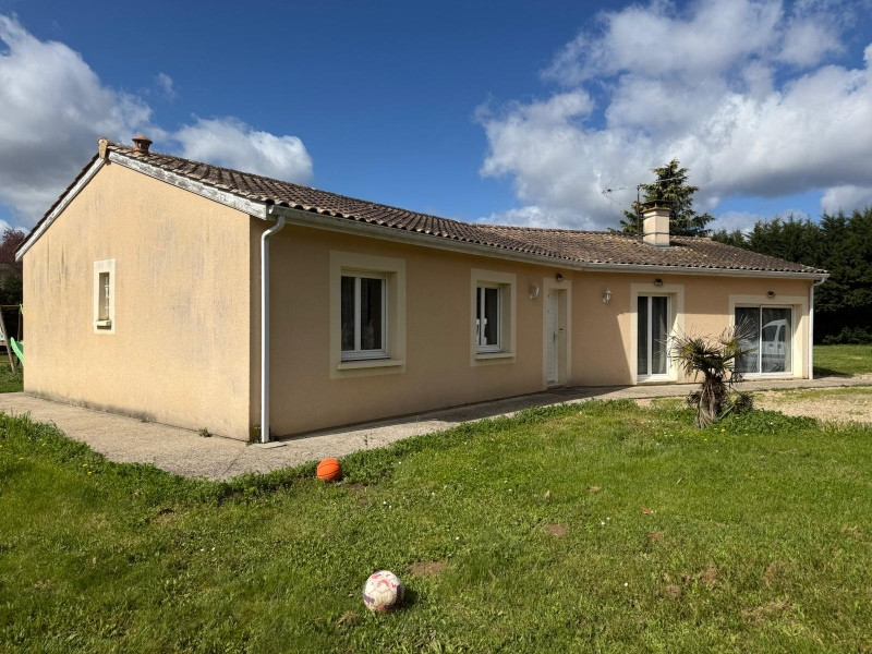 
                                                Vente
                                                 Maison plain-pied 130 m² – 4 chambres – piscine – terrain 3 200 m² – assainissement conforme