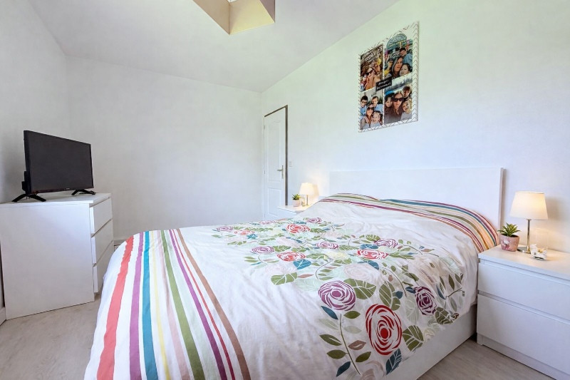 
                                                Vente
                                                 Maison plain-pied 130 m² – 4 chambres – piscine – terrain 3 200 m² – assainissement conforme