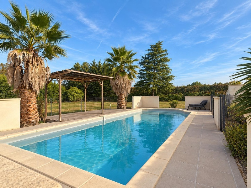 
                                                Vente
                                                 Maison plain-pied 130 m² – 4 chambres – piscine – terrain 3 200 m² – assainissement conforme
