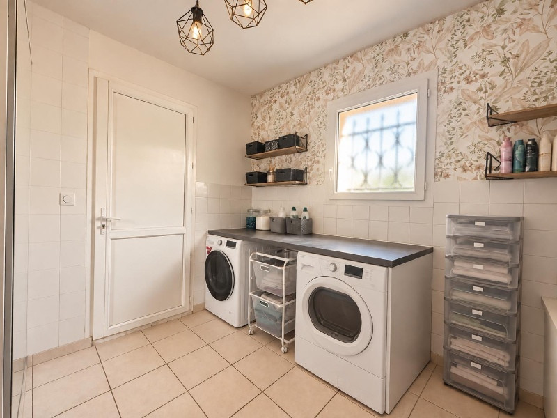 
                                                Vente
                                                 Maison plain-pied 130 m² – 4 chambres – piscine – terrain 3 200 m² – assainissement conforme