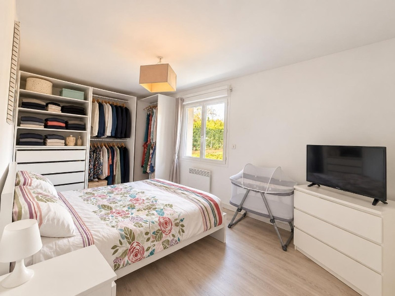 
                                                Vente
                                                 Maison plain-pied 130 m² – 4 chambres – piscine – terrain 3 200 m² – assainissement conforme