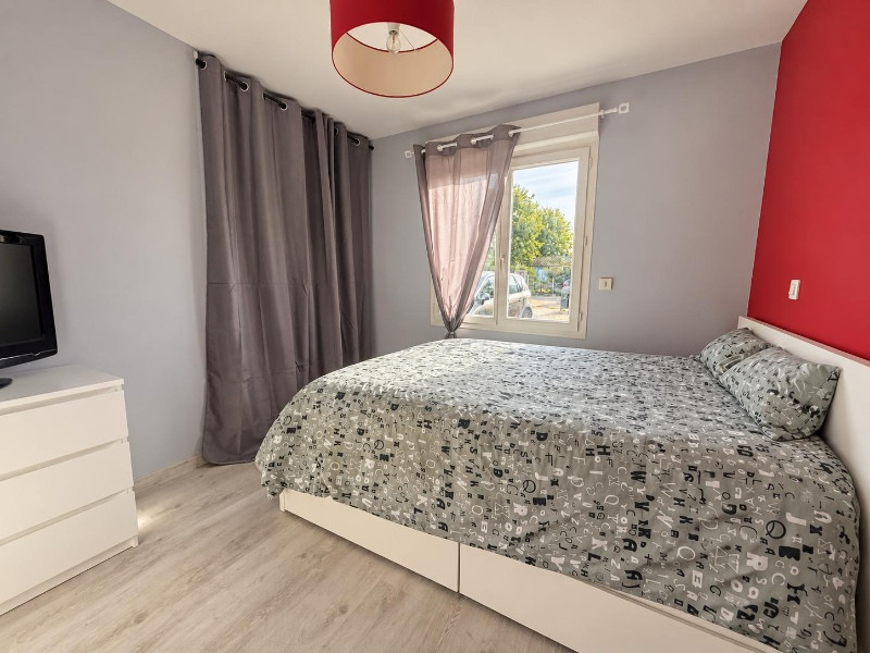 
                                                Vente
                                                 Maison plain-pied 130 m² – 4 chambres – piscine – terrain 3 200 m² – assainissement conforme
