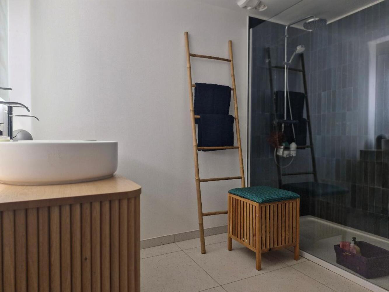 
                                                Vente
                                                 Maison plain- pied 3 Chbes sur 700 m² terrain