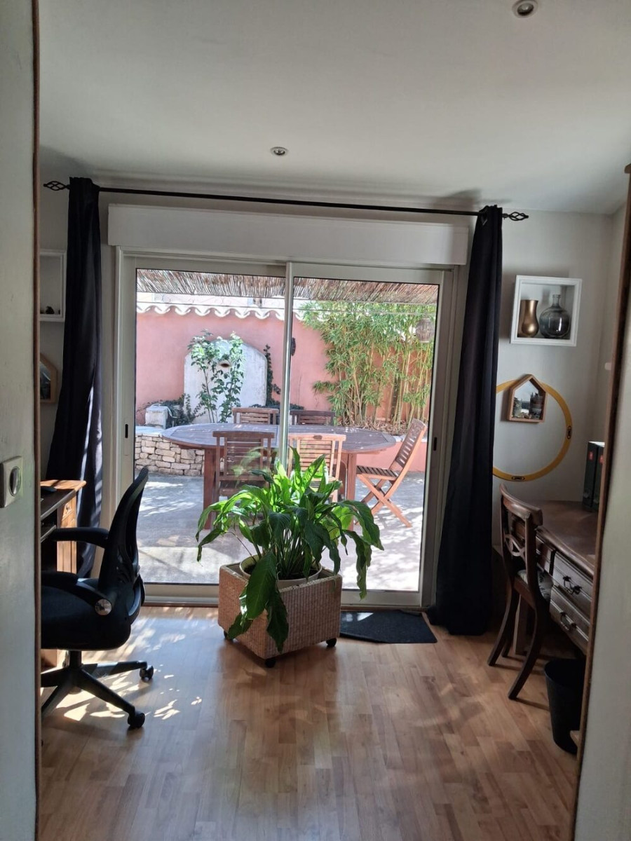 
                                                Vente
                                                 Maison plain-pied 3 chbres + bureau sur 700m²