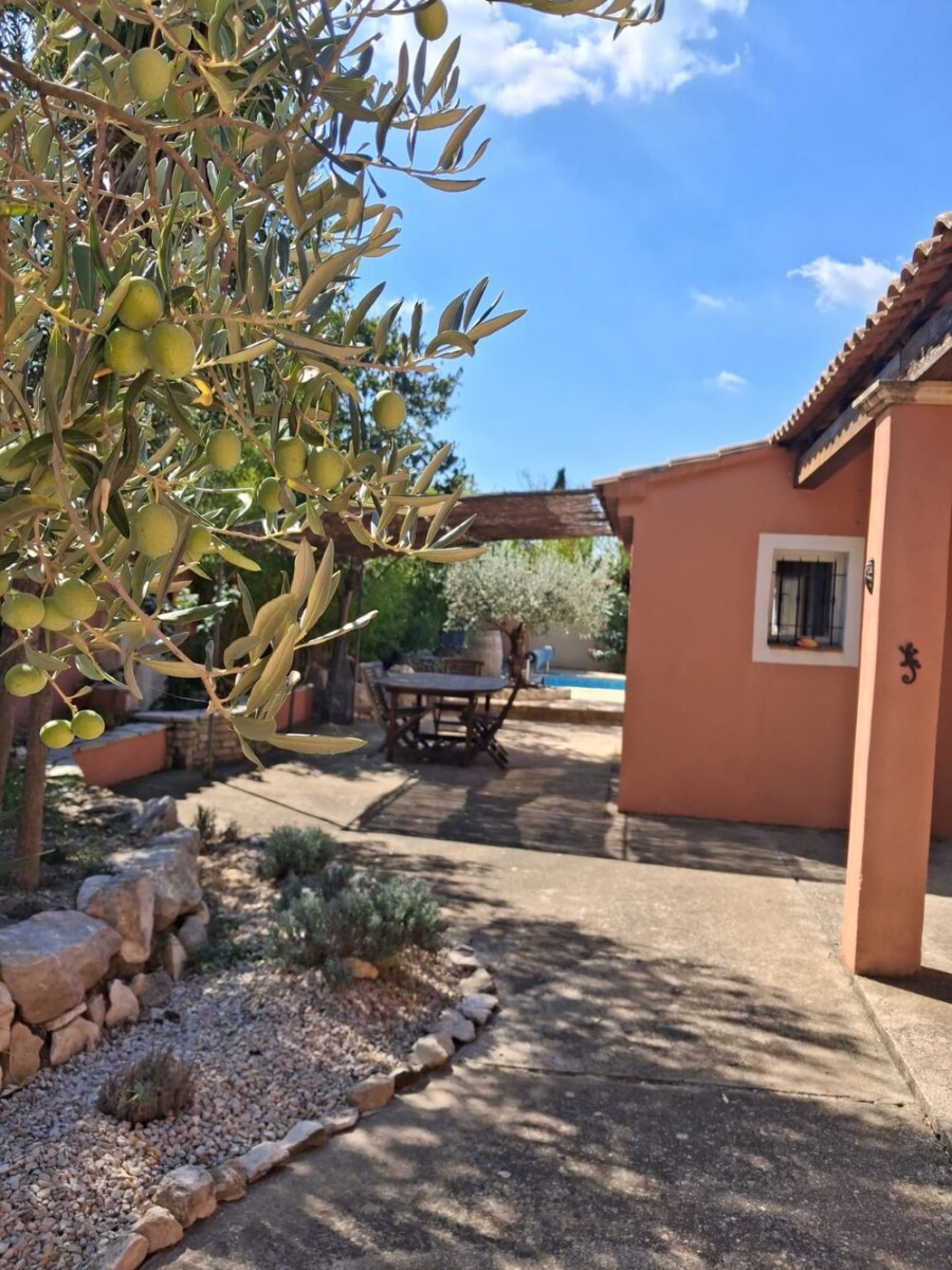 
                                                Vente
                                                 Maison plain-pied 3 chbres + bureau sur 700m²