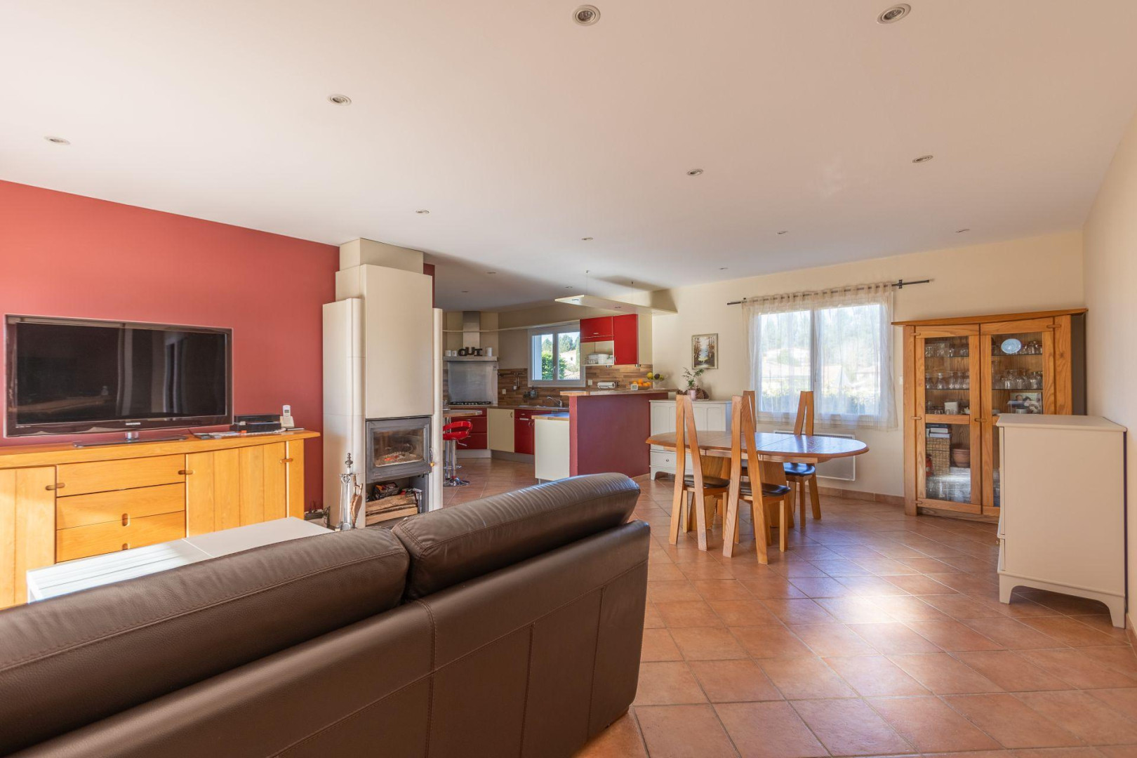 
                                                Vente
                                                 Maison  plain-pied  avec  jardin + Spa