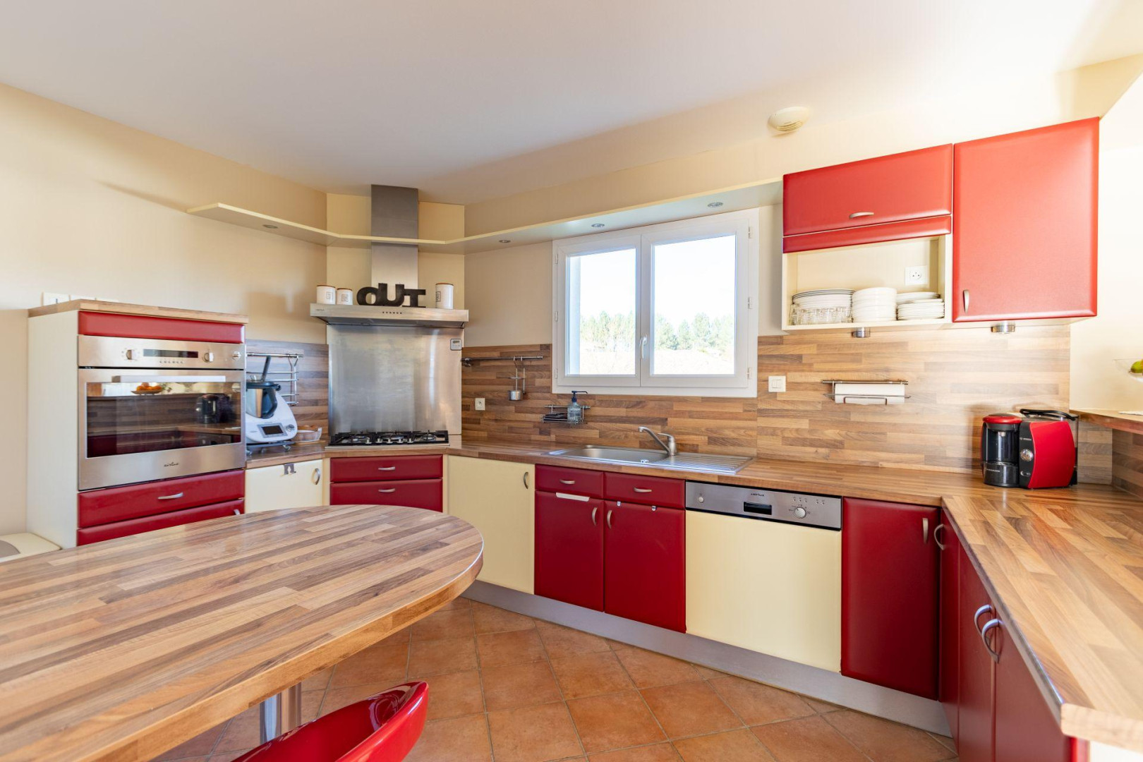 
                                                Vente
                                                 Maison  plain-pied  avec  jardin + Spa