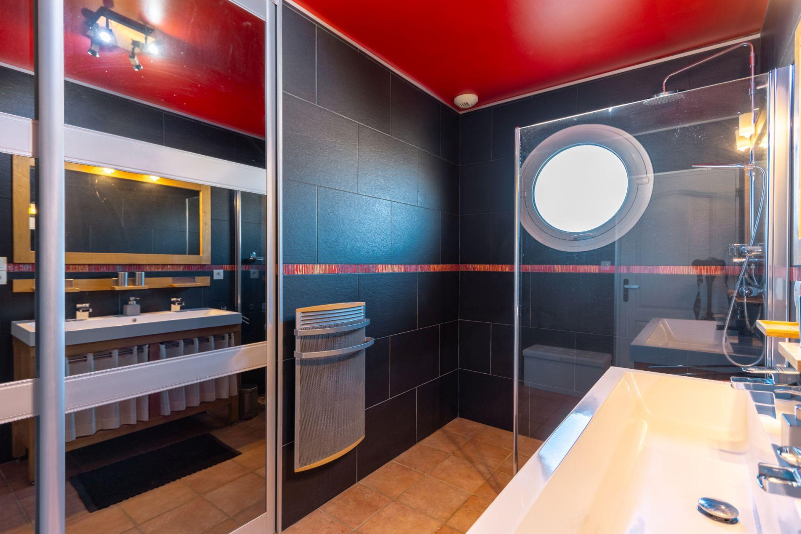 
                                                Vente
                                                 Maison  plain-pied  avec  jardin + Spa