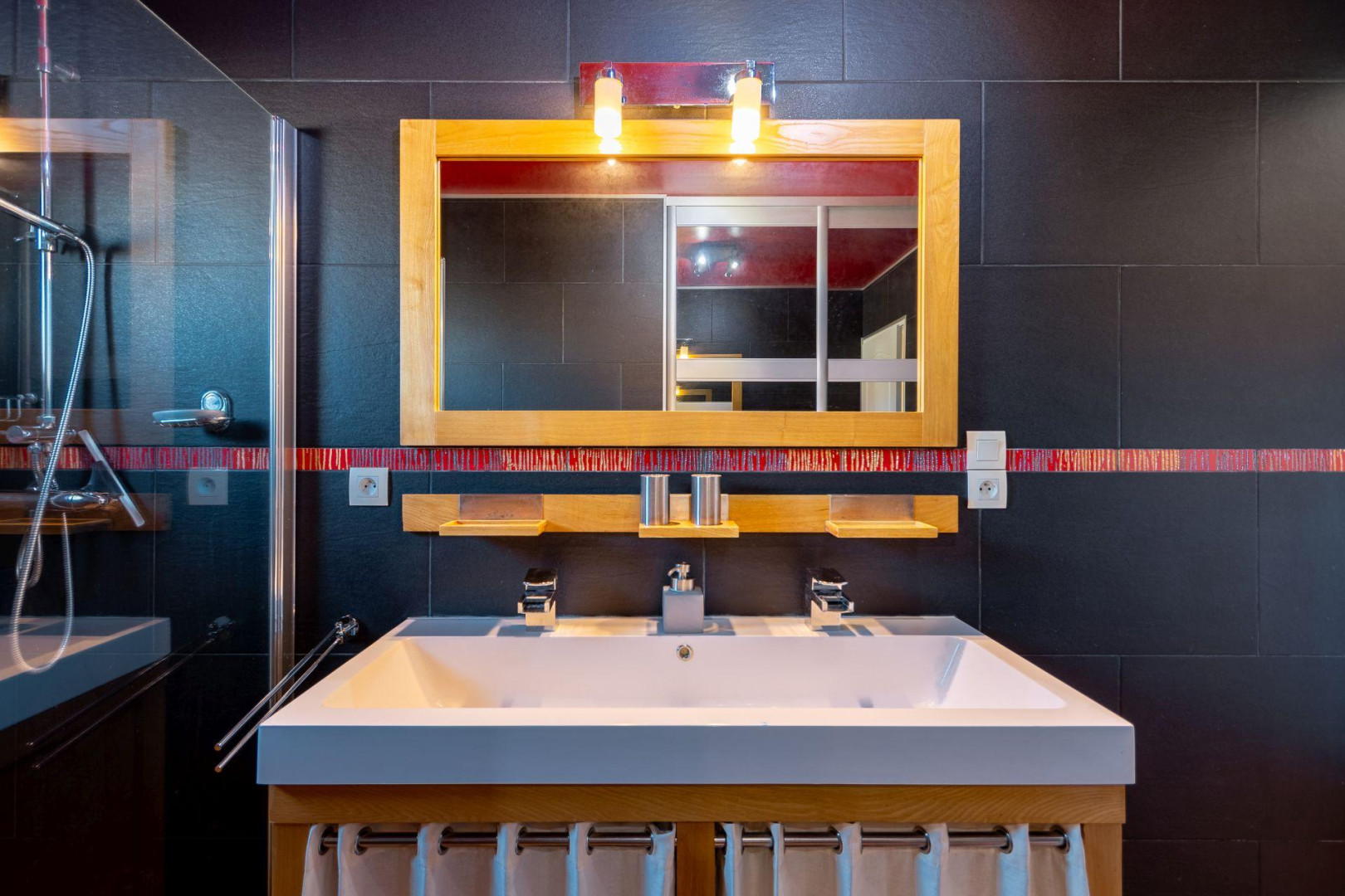 
                                                Vente
                                                 Maison  plain-pied  avec  jardin + Spa