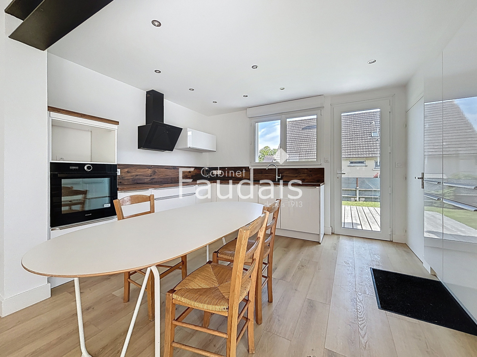 
                                                Vente
                                                 MAISON PLAIN PIED RENOVEE 4 CHAMBRES SAINT-LO