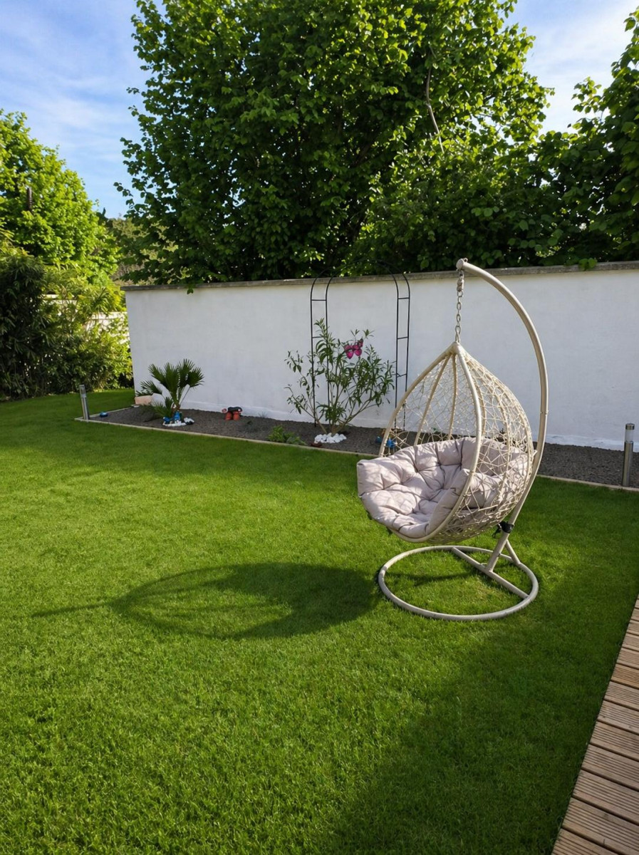 
                                                Vente
                                                 Maison plain-pied rénovée - Jardin - DPE B