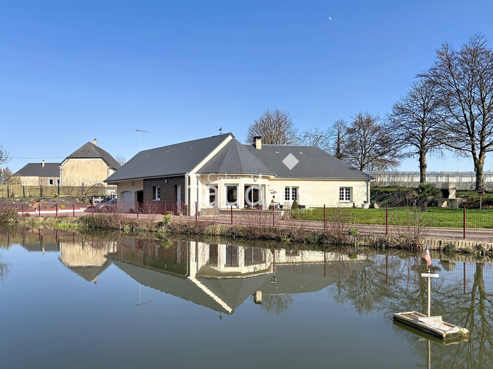 
                                                Vente
                                                 MAISON PLAIN PIED SUR UN HECTARE AVEC ETANG ET BOIS