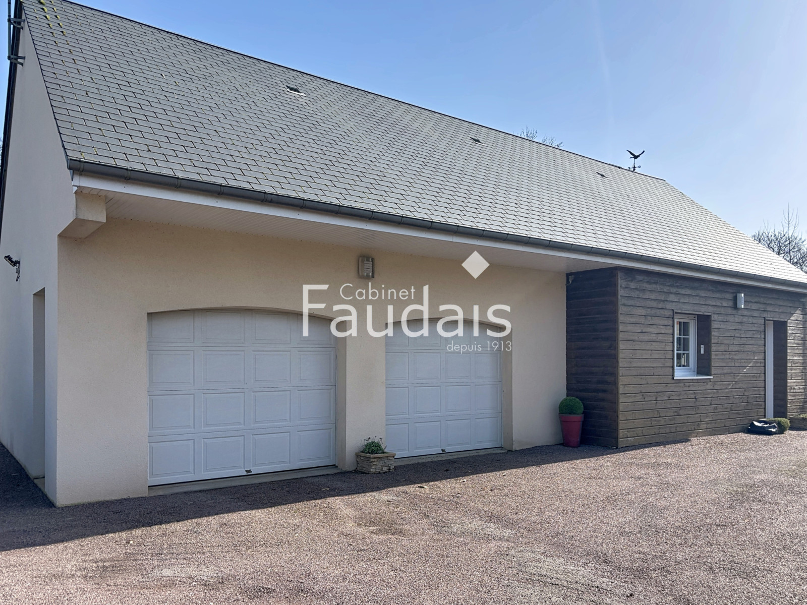 
                                                Vente
                                                 MAISON PLAIN PIED SUR UN HECTARE AVEC ETANG ET BOIS