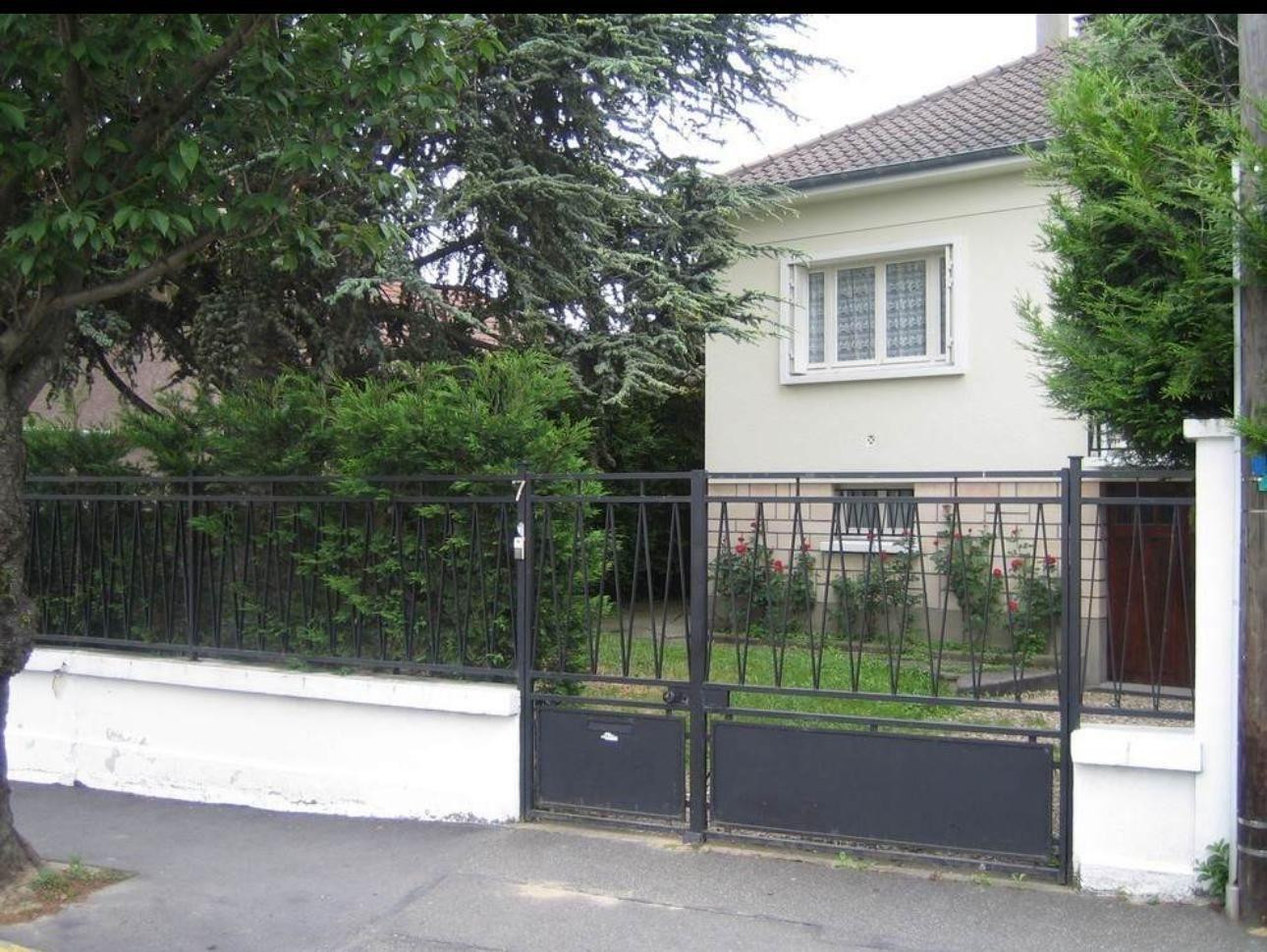 
                                                Location
                                                 Maison proche commerces écoles et transports