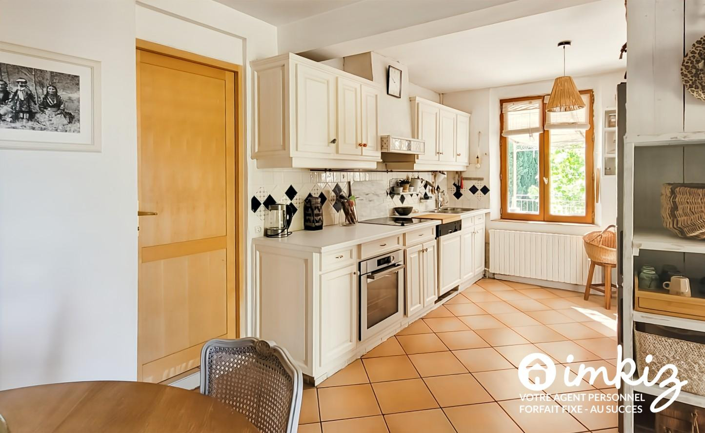 
                                                Vente
                                                 Maison provençale  T6 piscine et garage