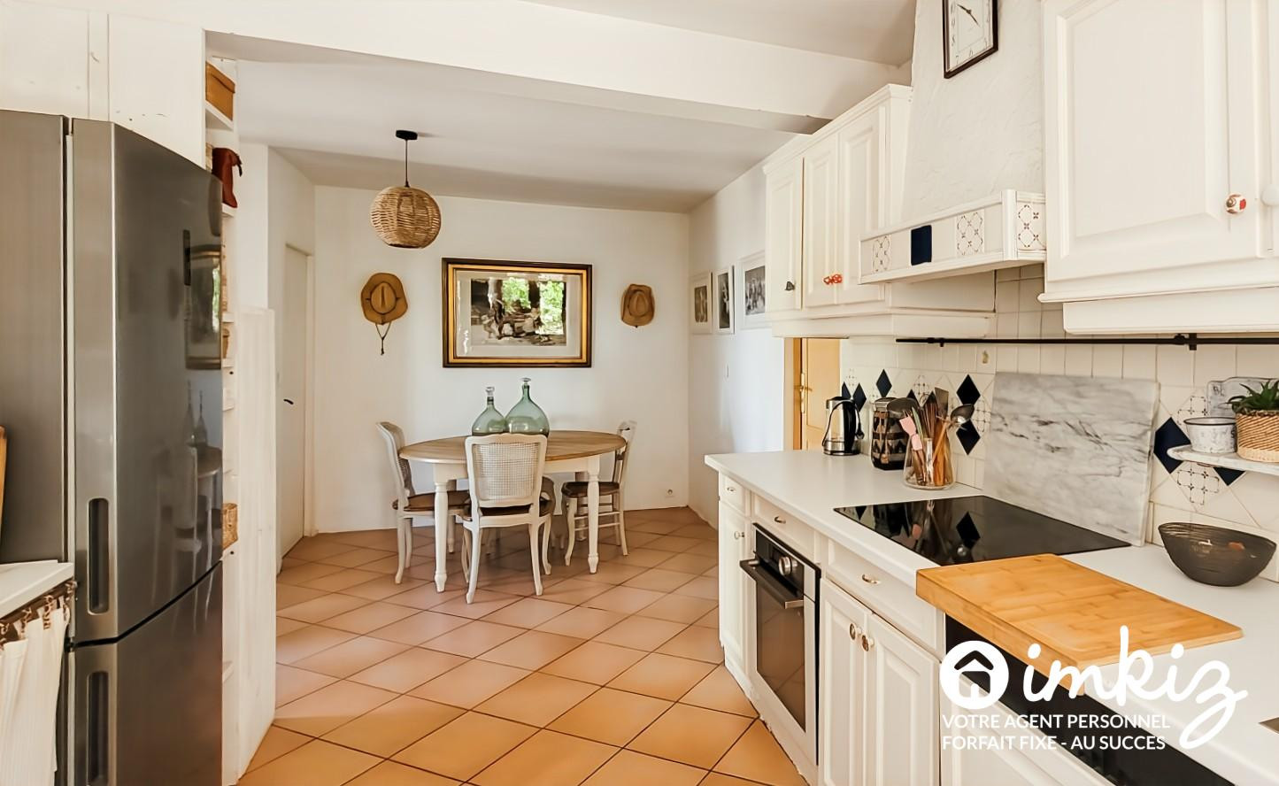 
                                                Vente
                                                 Maison provençale  T6 piscine et garage