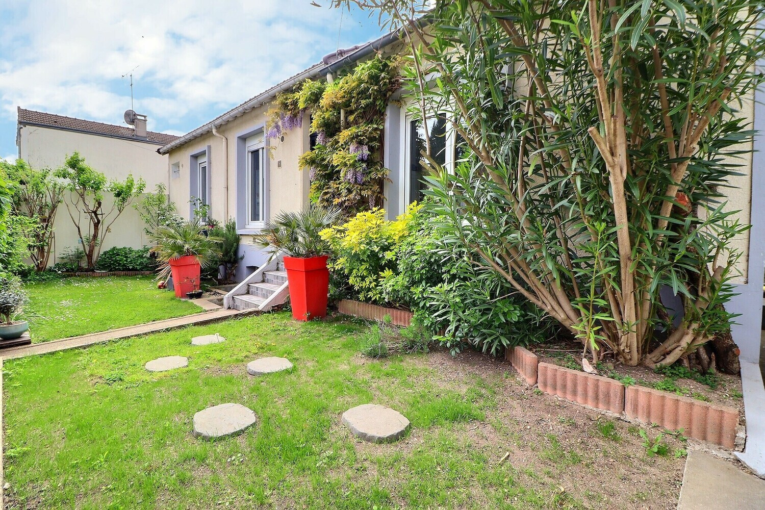 
                                                Vente
                                                 Maison quartier pavillonnaire - 90m²