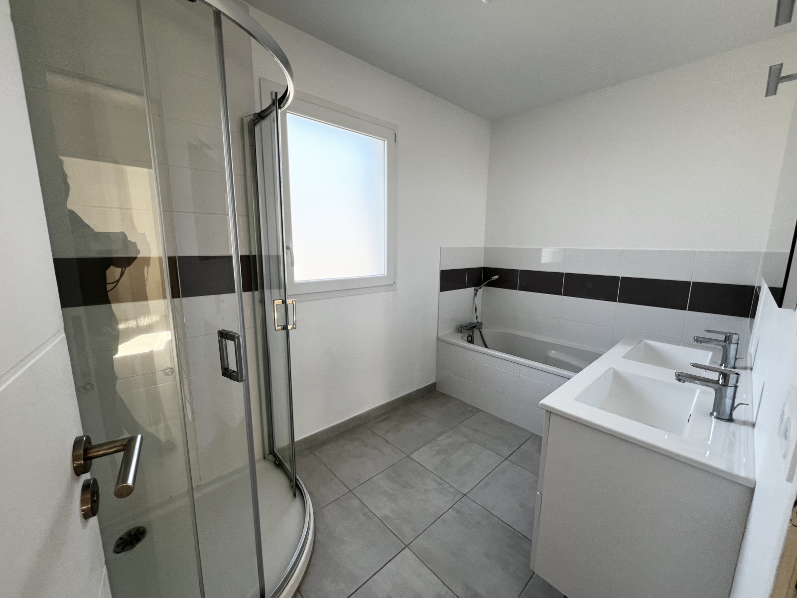 
                                                Vente
                                                 Maison récente avec jardin et garage – 3 chambres – Angers
