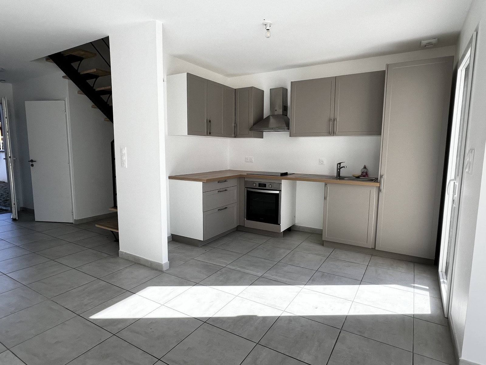 
                                                Vente
                                                 Maison récente avec jardin et garage – 3 chambres – Angers