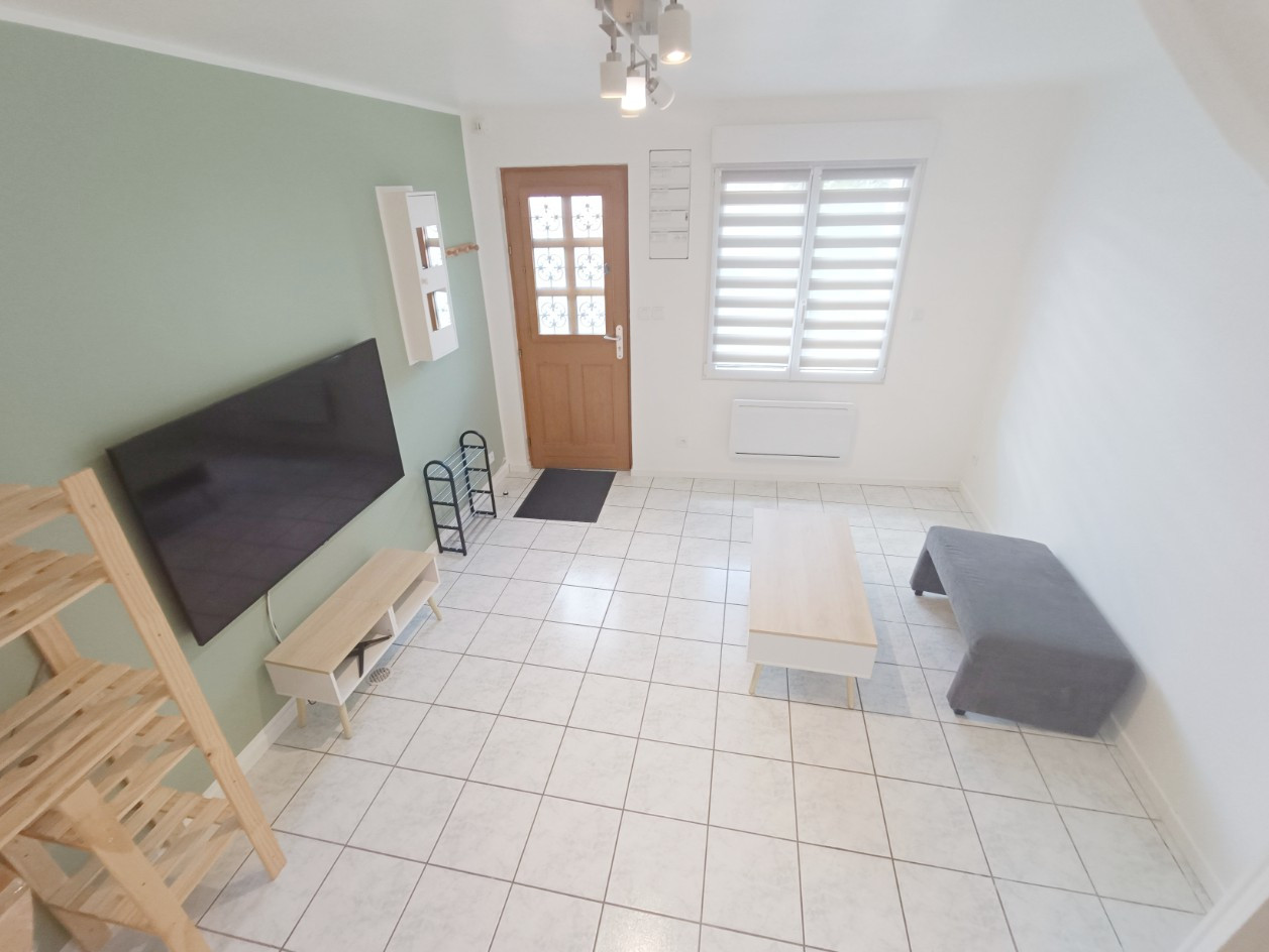 
                                                Location
                                                 Maison rénovée 1 chambre, cour.