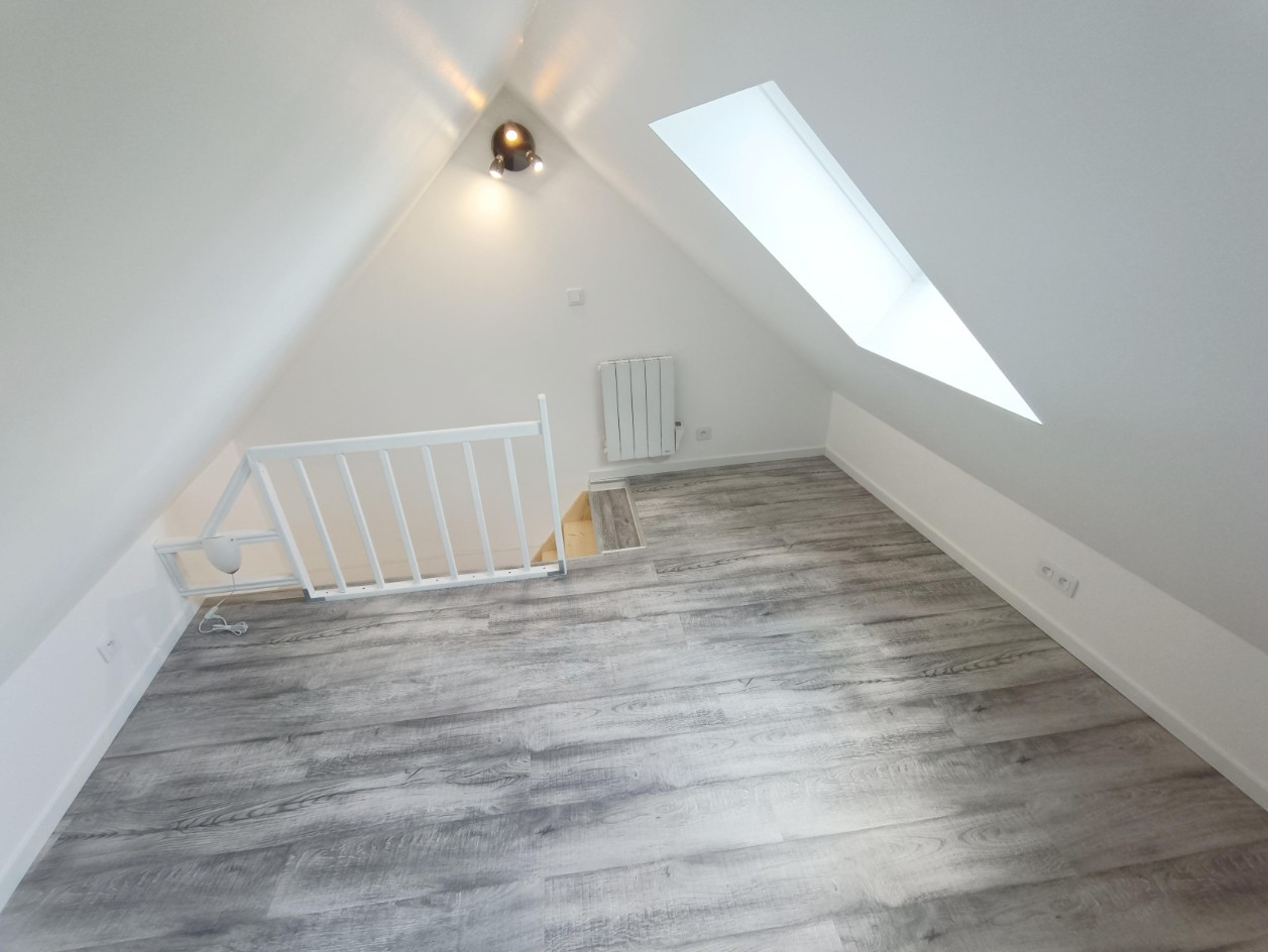 
                                                Location
                                                 Maison rénovée 1 chambre, cour.