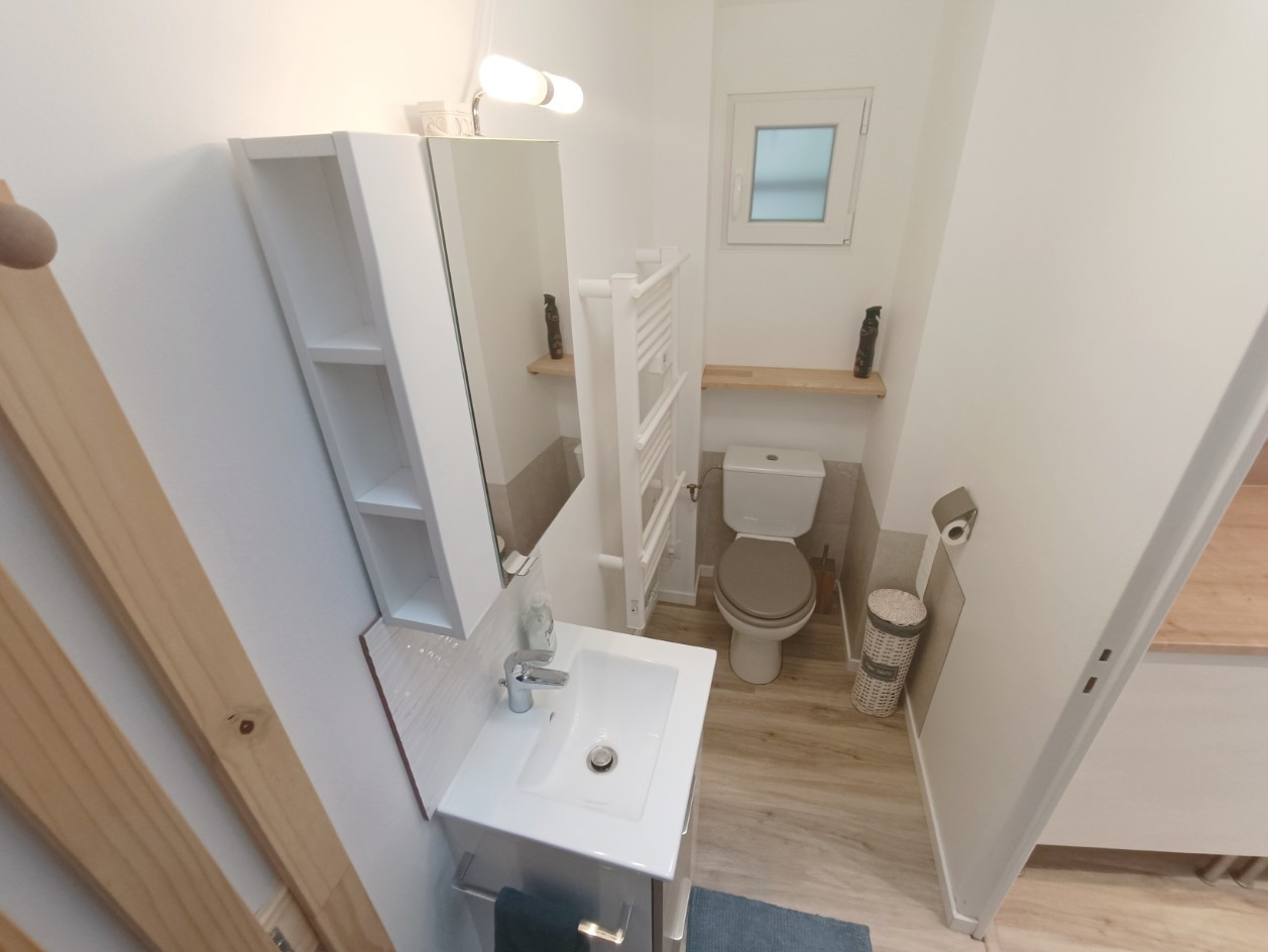 
                                                Location
                                                 Maison rénovée 1 chambre, cour.